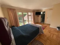 Colonial House, beautifull spacious garden house