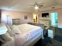 Forget your worries in this spacious and serene space with a beautiful lake view Hotels in Milton
