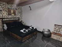 Camellia's Little House. Cozy Cottage with pool near the sea