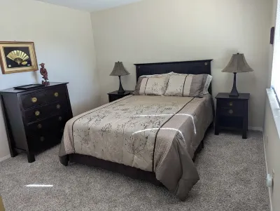 Charming 1-bedroom apartment in fabulous Castro Valley with WiFi Golden Tee Golfland附近的飯店