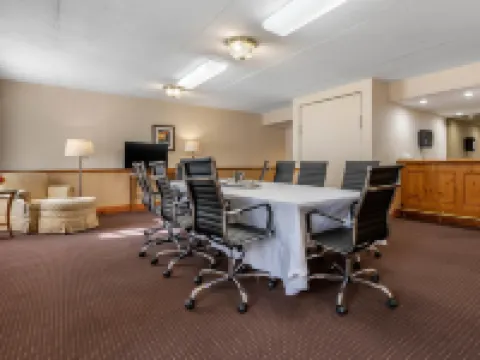 Clarion Hotel Conference Center on Lake Erie Dunkirk otelleri