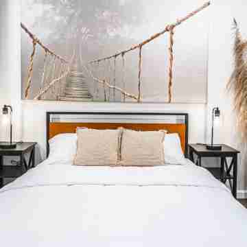 Luxury Apartment— 2 Bed/1 Bath, Private, Free parking, Near JFK Rooms