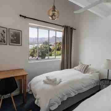 Spacious Central Apartment Rooms