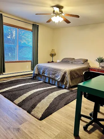 Charming 1-bedroom apartment in wonderful Clarion with WiFi, AC Отели в г. Кларион Каунти