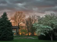 Experience a 3 bedroom historic apartment Rock Island, IL Hotel a Rock Island