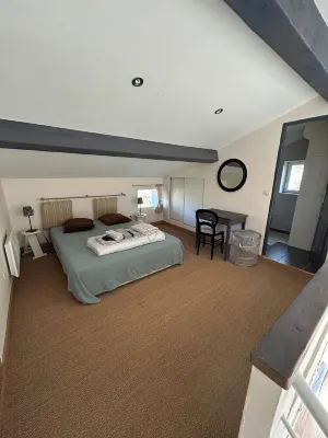 Le petit gite dans la prairie Các khách sạn ở Revel