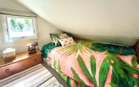 Cozy cabin with deck and fireplace steps from White Pond Lake. Dog friendly.