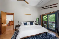 Birchwood Retreat: spacious & modern forest refuge