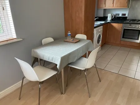 Home away - Northala field - 20 minutes to Central London/ Wembley stadium/LHR. Отели рядом с достопримечательностью «Northolt»