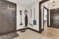 Modern Mill House -Luxury Stay with outdoor living -Walk downtown- Pets Welcome