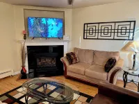 Charming 2-bedroom apt just 10 mins from Frontier Park, Cheyenne with AC, WiFi