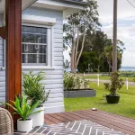 Cottage by the Lake, 1 bedroom full size house, full kitchen, 2 living areas. Hotels in Long Jetty