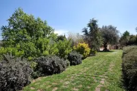 Cozy farmhouse surrounded by greenery, just 25 minutes from the center of Rome. Hotels in Sacrofano
