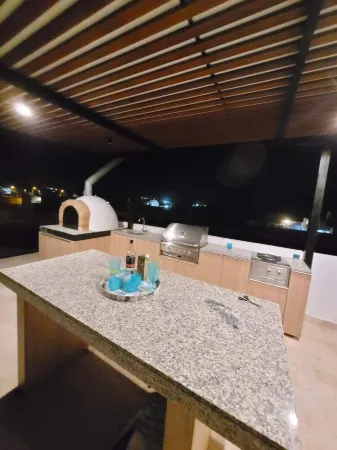 Luxury 3- Story beach house with Rooftop pool & Artisan pizza oven. Отели в г. Серро Асуль