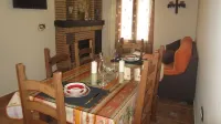 Rural apartments Los Molinos - wooden house Hotels in Tentudia