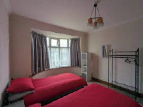 4 Bedroom bungalow in Swansea. Just a shot drive to Mumbles and great beaches.