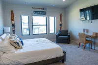 New Luxury Home Sleeps 14 with 2 Bunk Rooms and Hot Tub. Near Skiing and Lake!