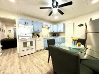 Charming 2-bedroom apartment in amazing Thomasville with AC, WiFi Hotels in Thomasville