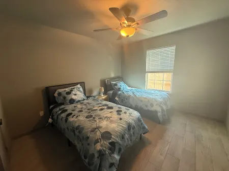 Welcoming 3 Bedroom Central to all Major Stops