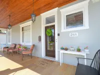 4-bedroom house in historic Berkeley Springs with AC, WiFi & Hot Tub Hotels in Berkeley Springs