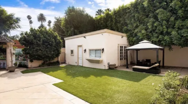 BH Flats European Mansion Отели рядом с достопримечательностью «Родео Драйв»