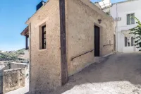 Traditional resort in Heraklion,Crete:perfect for couples, families, and groups. Thirathen Museum of Musical Instruments附近的飯店