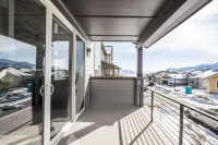 Newly constructed 4 bedroom in Deer Springs. Hotels in Hideout