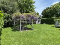 Amagansett Farmhouse Short Walk to Atlantic Ave Beach