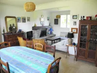 Maison Spacieuse à Plouarzel Proche des Commerces et à 3 km des Plages