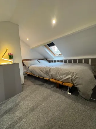 Duplex apartment3 Minute drive to Luton Airport Отели в г. Латон