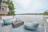 Beautiful Lakefront home! Summer memories start here! Hotels in Noble County