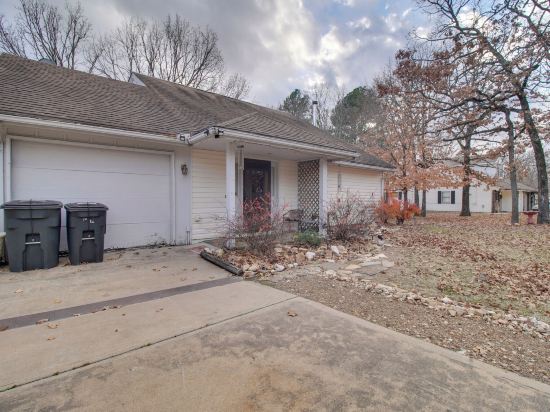 Tahlequah Duplex w/ Screened-in Porch & Fire Pit!