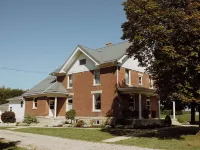 Spacious House with Large yard and King-size bed Hotels in Preble County