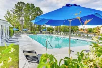 3 Mi to Beaches! Charming Bluffton Escape w/ Yard - Family