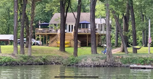 Earls Landing -Riverfront Cottage!