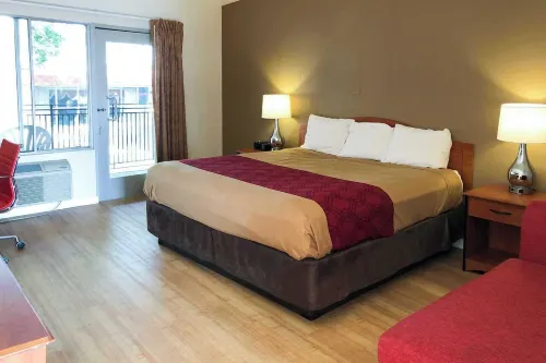 Garden Inn & Suites Oakland Airport فنادق في San Leandro