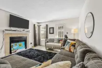 Stunning European Decor and Modern Amenities - Cozy Exclusive Retreat Hotels in Conway