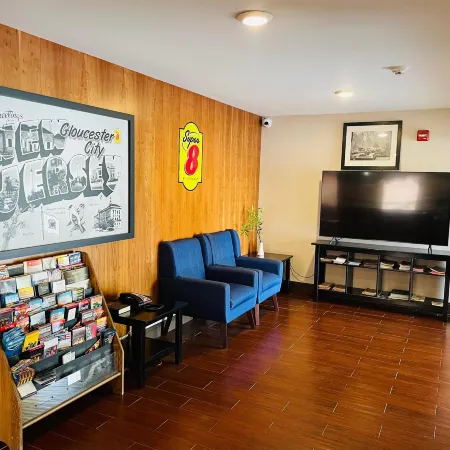 Super 8 by Wyndham Gloucester