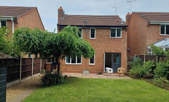 3 Bed House - Sleeps 5 - Pets - Parking