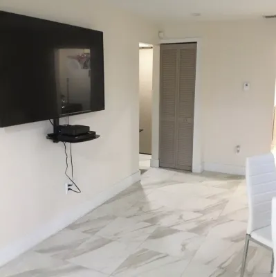 Walking distance to Hialeah hospital and súper markets Pretty much anything you