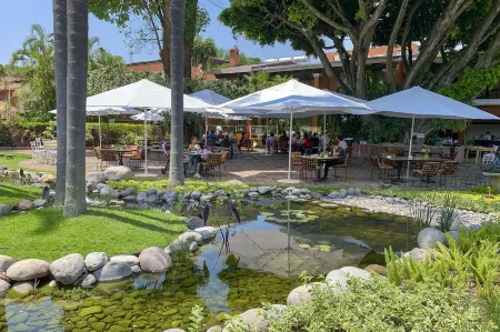 Hosteria Las Quintas Hotel Restaurante Bar Отели рядом с достопримечательностью «Casa mejia»