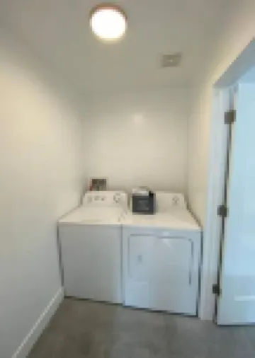 Mountain Lounge…TV, Wifi, Parking, + More!