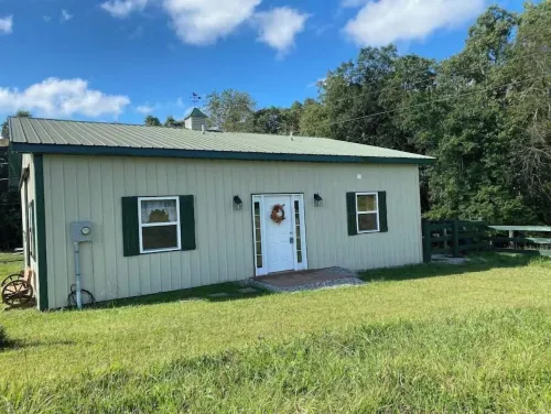 S and H Tack Room Enjoy a peaceful getaway
