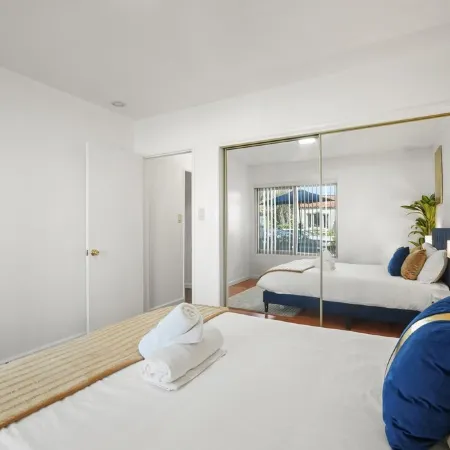 Walk to Beach - Beach Essentials Provided - Parking - Long Beach Summer Getaway!