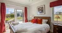Waterford Villa - 5 Bed - Sleeps 10 - Parking Hotels in Municipal District of Dungarvan-Lismore