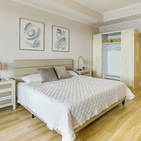 8th-Floor Penthouse, Walk to Clearwater Beach