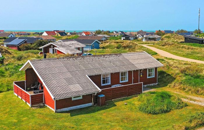 Familyfriendly Retreat Near Beach