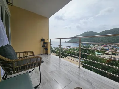 Coastal Apartment- Welcoming Apartment Overlooking Soufriere Town. Hotels in 