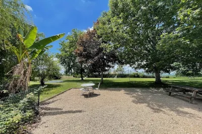 Luxurious Villa in Cazaubon with Swimming Pool Hotels in 