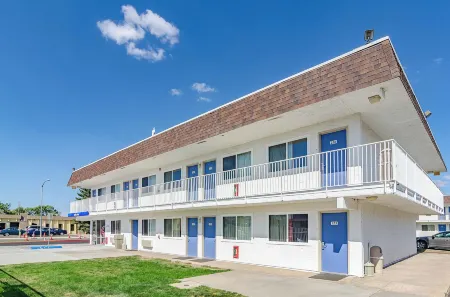 Motel 6 Cheyenne, WY Отели рядом с Аэропорт Шайенн